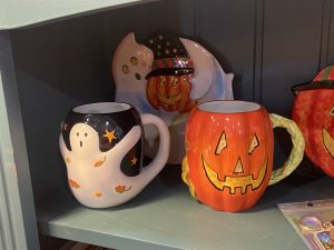 This Week in My Booths: Vintage Finds and a Few New Additions - vintage ghost mug, ghost plate, pumpkin mugm and plate